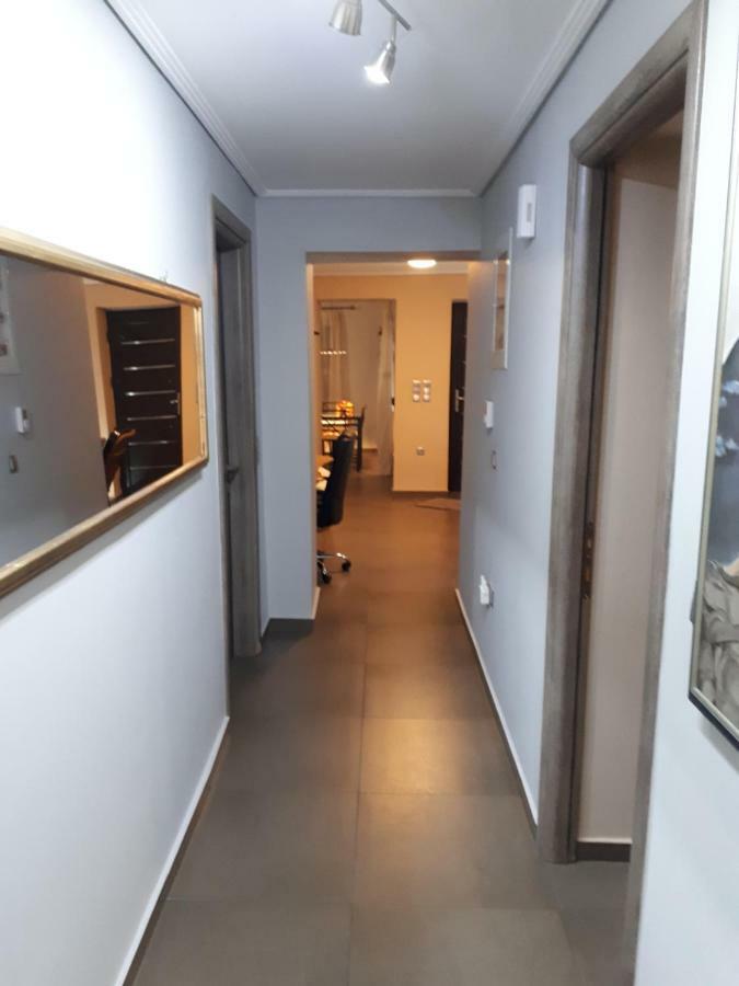 Modern Residence In The Center Of Trikala Екстериор снимка
