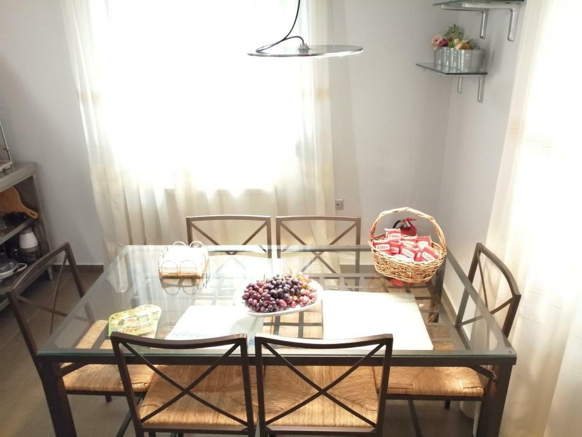Modern Residence In The Center Of Trikala Екстериор снимка