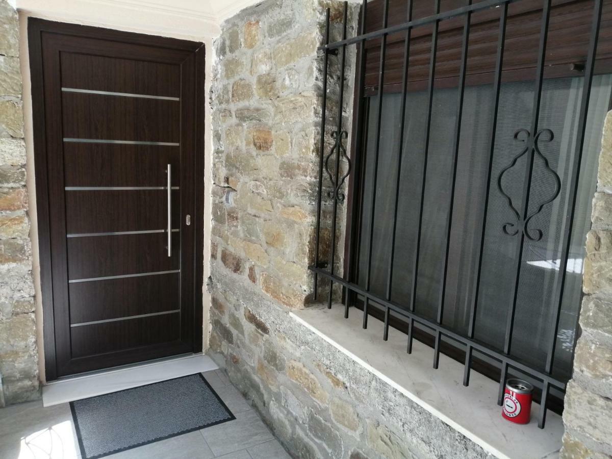 Modern Residence In The Center Of Trikala Екстериор снимка